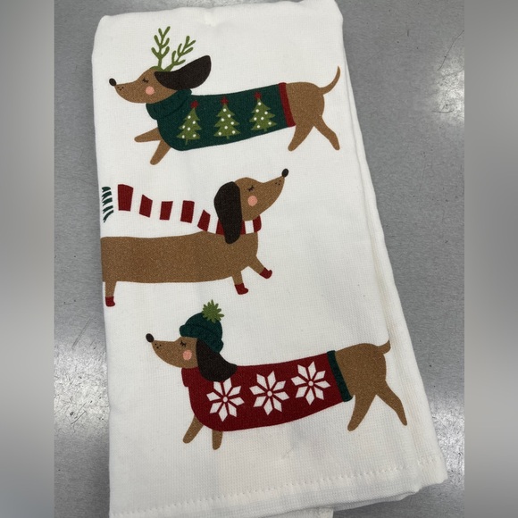 Christmas Dogs Dachshunds in Holiday Sweaters Kitchen Towel Set of 2 NWT - Picture 1 of 3